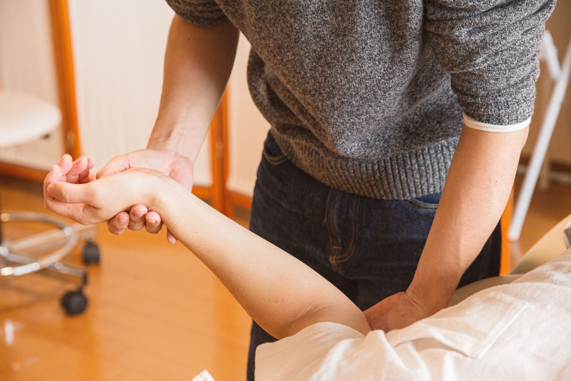 Common symptoms include: Weakness in the forearm and wrist (Photo by Ryutaro Tsukata/pexels)